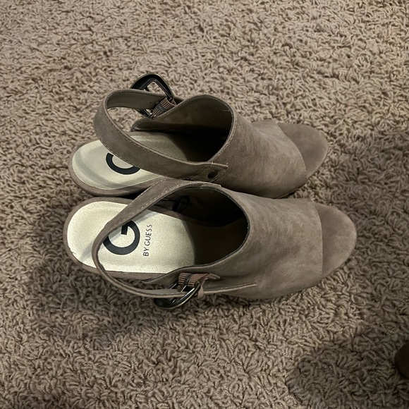 G by Guess faux suede chunky heels - Picture 3 of 3